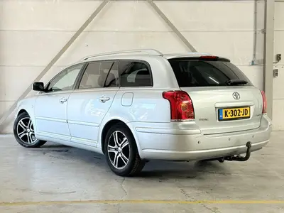 Toyota Avensis wagon - Thumbnail 5