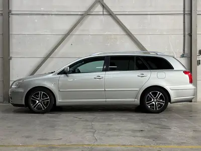 Toyota Avensis wagon - Thumbnail 9