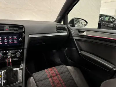 Volkswagen Golf - Thumbnail 13