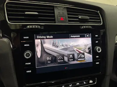 Volkswagen Golf - Thumbnail 19