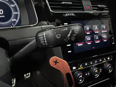 Volkswagen Golf - Thumbnail 24