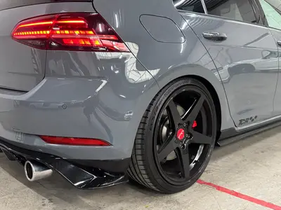 Volkswagen Golf - Thumbnail 32