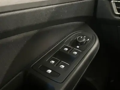 Volkswagen Golf - Thumbnail 24