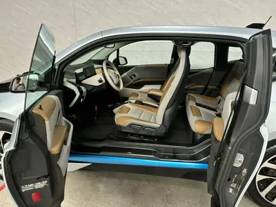 BMW i3 - Thumbnail 11