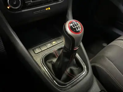 Volkswagen Golf - Thumbnail 21