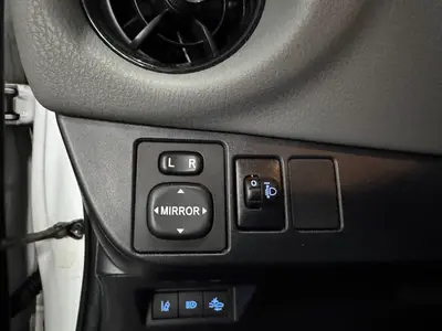 Toyota Yaris - Thumbnail 24