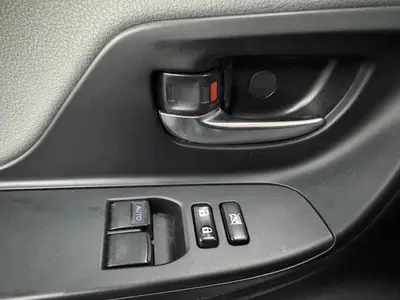 Toyota Yaris - Thumbnail 26