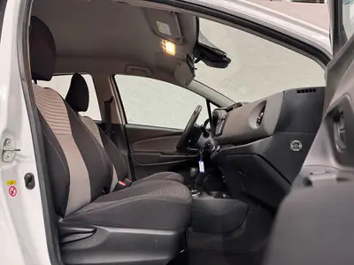 Toyota Yaris - Thumbnail 10