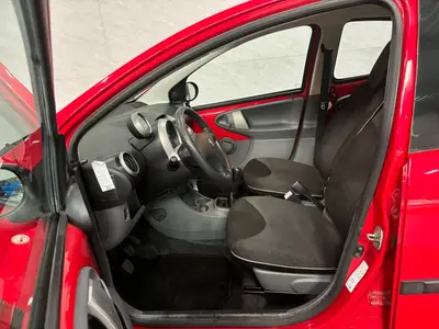 Peugeot 107 - Thumbnail 11
