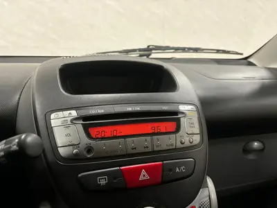 Peugeot 107 - Thumbnail 16