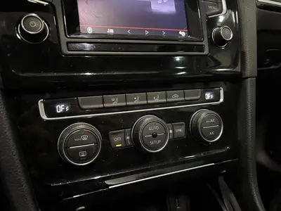 Volkswagen Golf - Thumbnail 18