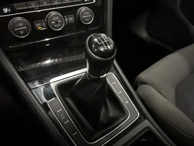 Volkswagen Golf - Thumbnail 19