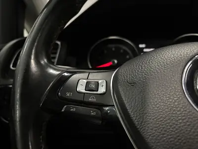 Volkswagen Golf - Thumbnail 21