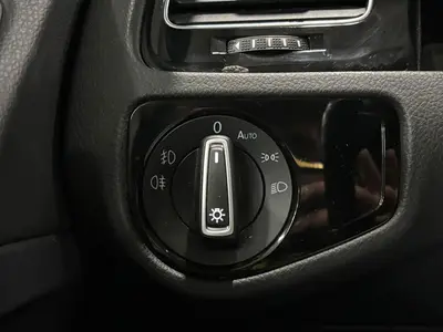 Volkswagen Golf - Thumbnail 24