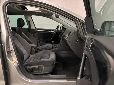 Volkswagen Golf - Thumbnail 10