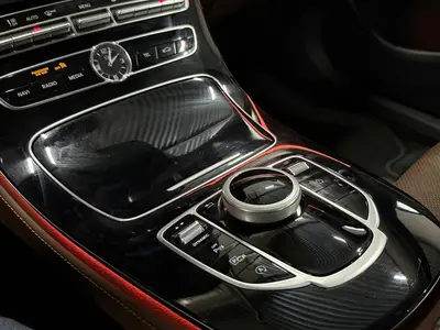 Mercedes-Benz E-Klasse - Thumbnail 22