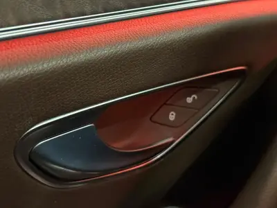 Mercedes-Benz E-Klasse - Thumbnail 32