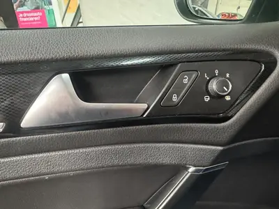 Volkswagen Golf - Thumbnail 27