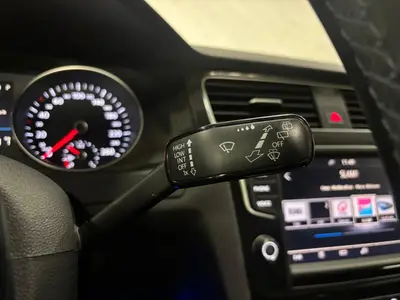 Volkswagen Golf - Thumbnail 24