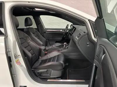 Volkswagen Golf - Thumbnail 12