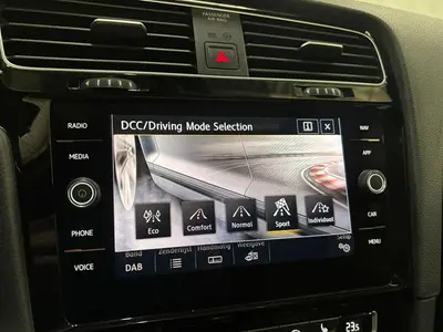 Volkswagen Golf - Thumbnail 18