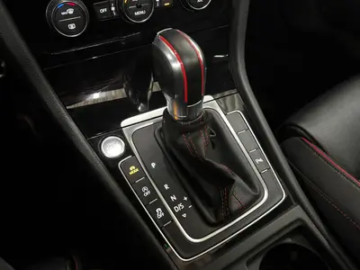 Volkswagen Golf - Thumbnail 21