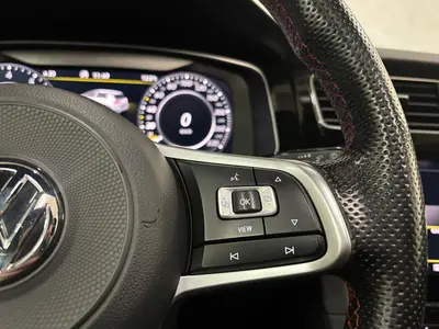 Volkswagen Golf - Thumbnail 24