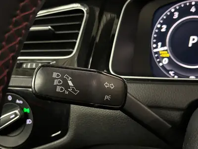 Volkswagen Golf - Thumbnail 27