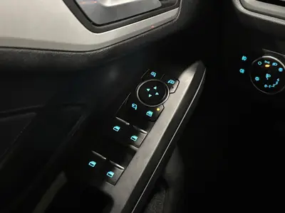 Ford Focus - Thumbnail 20