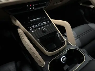 Porsche Cayenne Coupé - Thumbnail 25