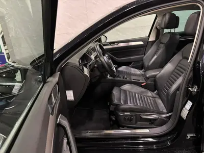 Volkswagen Passat - Thumbnail 11