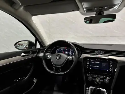 Volkswagen Passat - Thumbnail 15