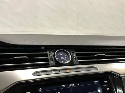 Volkswagen Passat - Thumbnail 17