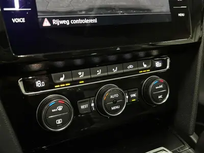 Volkswagen Passat - Thumbnail 20