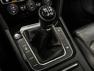 Volkswagen Passat - Thumbnail 21