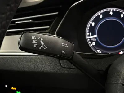 Volkswagen Passat - Thumbnail 24