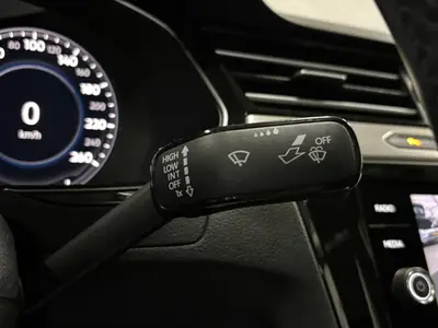 Volkswagen Passat - Thumbnail 25