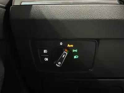 Volkswagen Passat - Thumbnail 28