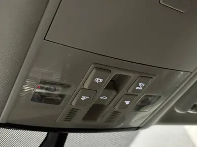 Volkswagen Passat - Thumbnail 29