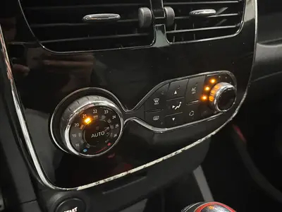 Renault Clio - Thumbnail 17