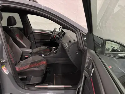 Volkswagen Golf - Thumbnail 11