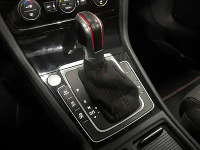 Volkswagen Golf - Thumbnail 20