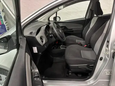 Toyota Yaris - Thumbnail 11