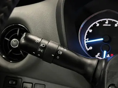 Toyota Yaris - Thumbnail 23