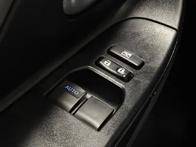 Toyota Yaris - Thumbnail 27