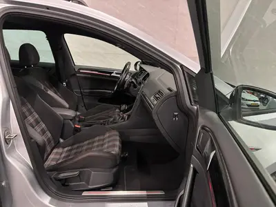 Volkswagen Golf - Thumbnail 11