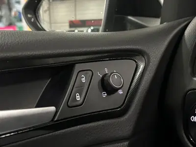 Volkswagen Golf - Thumbnail 18