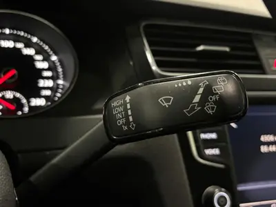 Volkswagen Golf - Thumbnail 23