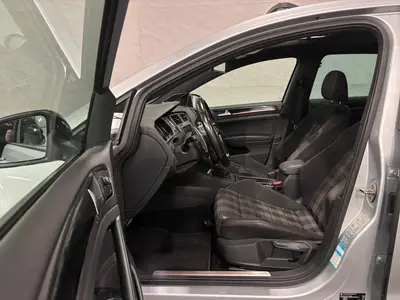 Volkswagen Golf - Thumbnail 10