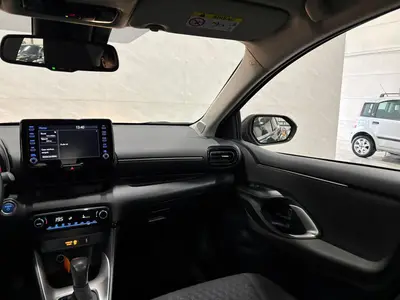 Toyota Yaris - Thumbnail 13